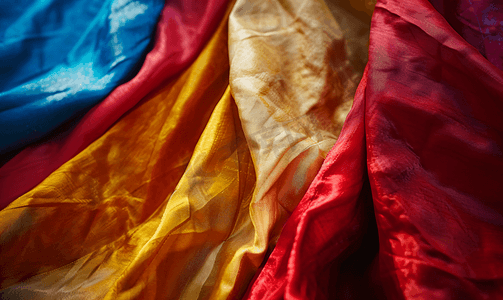 红木蔓藤边框摄影照片_中世纪织物抽象颜色标志特写