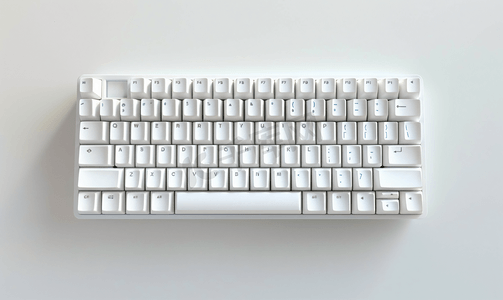 白色背景下孤立的泰语和英语电脑键盘的顶视图