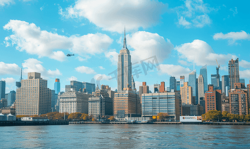 城市河流摄影照片_纽约河景帝国大厦和直升机