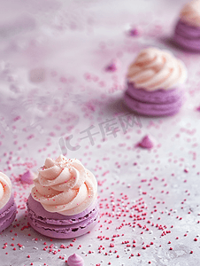 紫色和粉色棉花糖蛋奶酥饼干复制空间