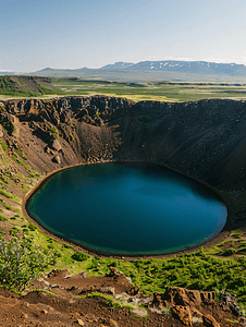 九月十日摄影照片_冰岛的古老火山口和凯里斯湖