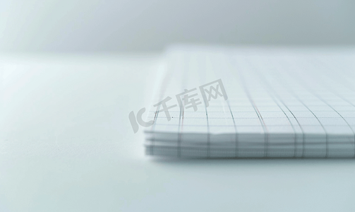 白色背景下隔离的网格刻度纸