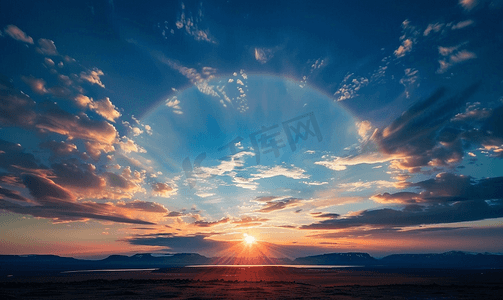 冰岛蓝色夕阳天空中的光环