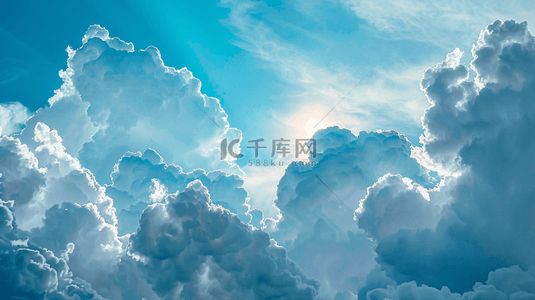 天空中白云云朵里太阳光的背景