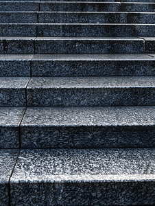 彩色钢化膜摄影照片_公共花岗岩楼梯风格化为钢琴键特写视图