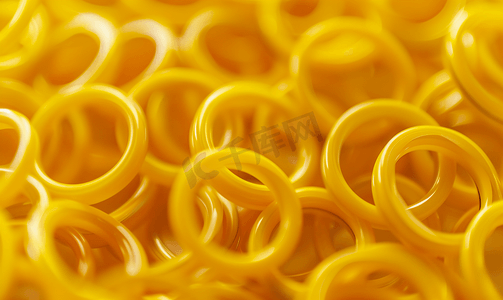 黄色镀镉钢环的抽象背景选择性聚焦特写
