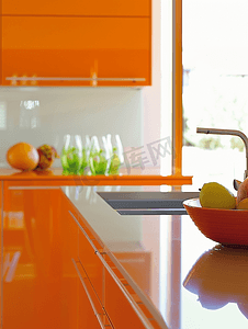 时尚橙色摄影照片_橙色的现代厨房