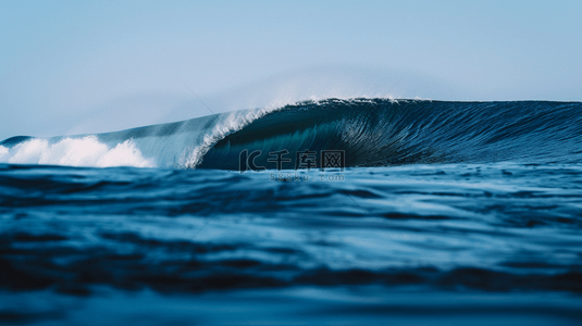 蓝色自然海面海浪翻滚的背景