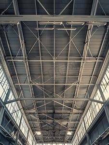 工业天花板与型材板和大梁系统平坦的背景