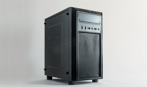 简单、最便宜的黑色中塔式电脑机箱白色背景上孤立