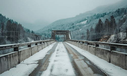 雪山上的一座混凝土桥