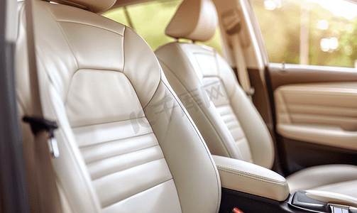 汽车安全气囊摄影照片_新型现代汽车中的安全侧帘式安全气囊标志