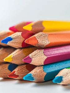 粉色书面摄影照片_各种颜色的彩色铅笔
