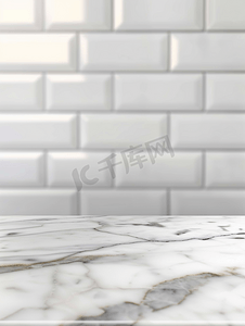 空白色大理石桌面带模糊瓷砖墙浴室背景