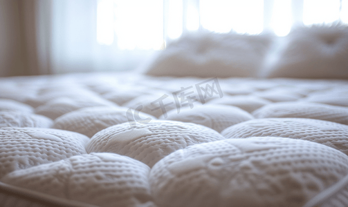 新品hot摄影照片_柔软的白色床垫特写背景有选择地聚焦
