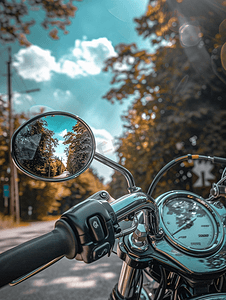 摩托车摄影照片_摩托车后视镜中蓝天绿树的倒影