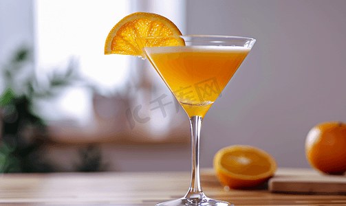橙色鸡尾酒杯