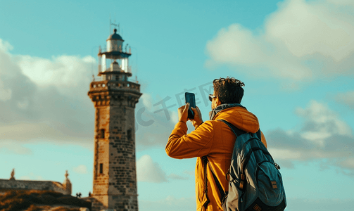 游客在赫拉克勒斯灯塔塔拍照