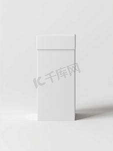 白色背景上隔离的样机白色高形状产品包装盒