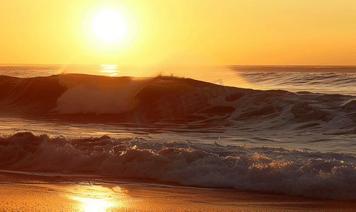 色彩缤纷的金色日落大浪和墨西哥埃斯孔迪多港海滩