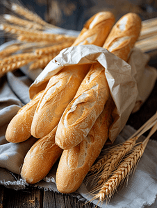 将法式长棍面包和小麦放入纸袋摆放在质朴的木质桌面上