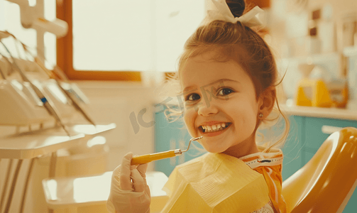 牙医图片摄影照片_小女孩看牙医