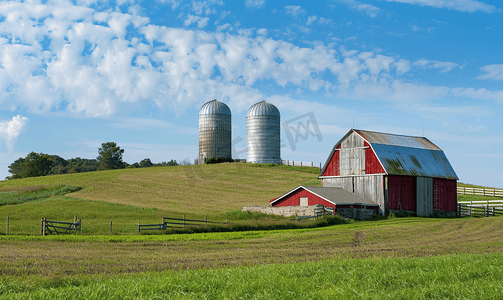 语云摄影照片_宾夕法尼亚农场的谷仓和牧场