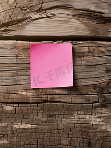 发布会策划方案摄影照片_木质背景上干净的便条贴纸