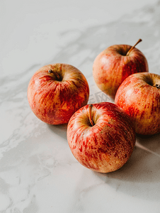 尾牙晚会摄影照片_白色背景的苹果晚会健康饮食桌上的水果