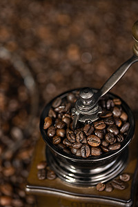 手工咖啡机与咖啡豆