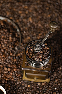 咖啡机与咖啡豆图片