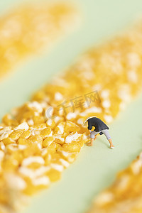 农民丰收粮食摄影照片_玉米碴创意农民丰收海报