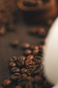 咖啡豆暗调风格海报