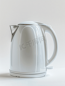 厨具素描图摄影照片_白色塑料电热水壶侧面视图白色隔离