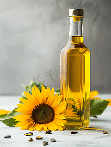 扬州葵花岗摄影照片_玻璃瓶中的葵花籽油