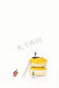 蛋糕美食海报摄影照片_蛋黄酥美食糕点海报