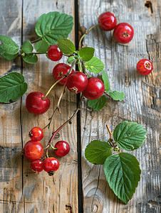 新鲜的夏季浆果木质背景健康食品