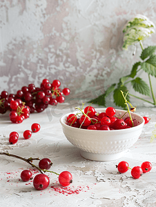 新鲜的草莓水果摄影照片_新鲜的夏季浆果木质背景健康食品