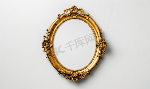 金箔免抠摄影照片_白色背景上的古董金框