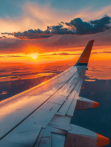 飞行窗口摄影照片_飞机机翼俯瞰巴尔干半岛上空的绝美日落
