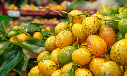 美味多汁摄影照片_百香果市场很多水果黄色多汁的水果
