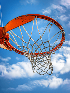 史上最精彩的比赛户外篮球架与天空为背景的镜头