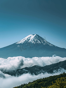 云雾森林摄影照片_富士山云雾缭绕天空晴朗