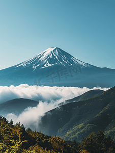 富士山云雾缭绕天空晴朗