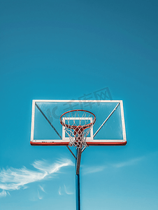 篮球筐户外背景天空篮球筐的镜头