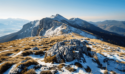 冬季山摄影照片_斯洛伐克岩石峰顶的冬季