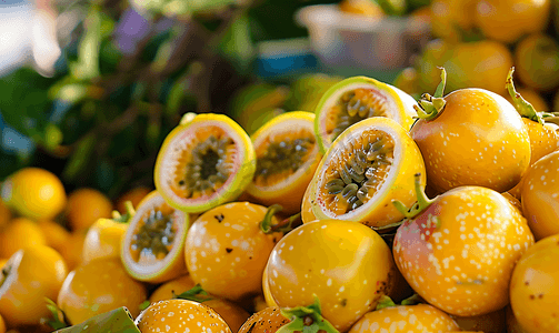 水果底纹手绘摄影照片_百香果市场很多水果黄色多汁的水果