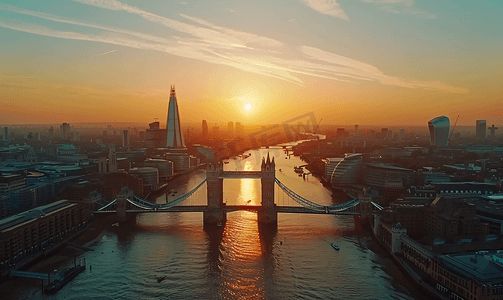 日落时伦敦塔桥的鸟瞰图