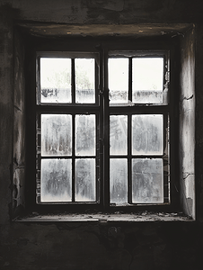 房间里的深色窗户室内的旧窗户房间细节