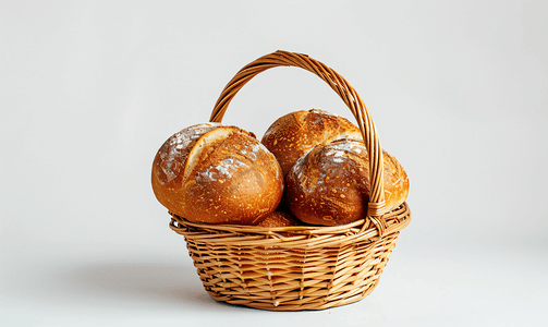 食物食品图标摄影照片_白色背景下篮子里的面包